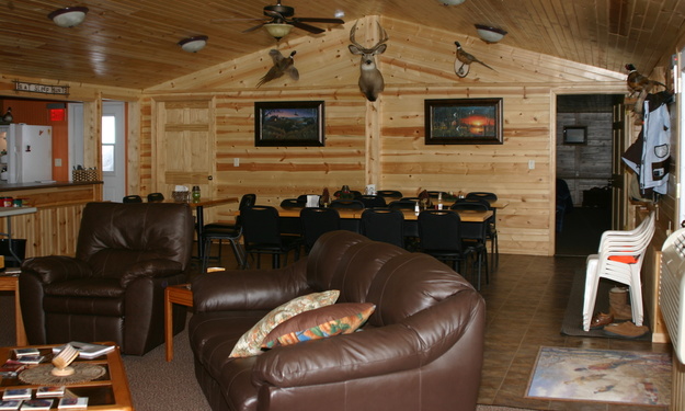 RZ Pheasant Hunts Lodge Living Room