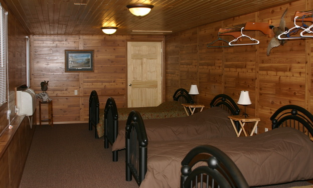 RZ Pheasant Hunts Lodge Bedroom